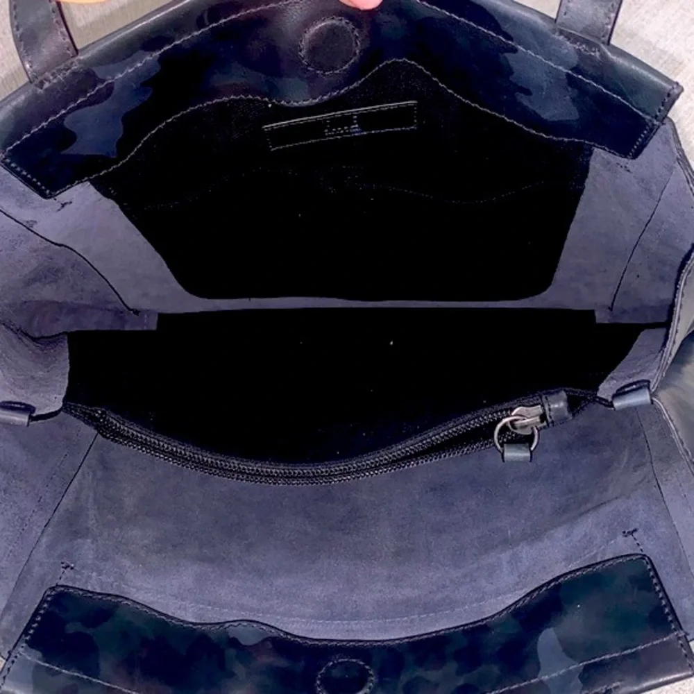 Frye Charlie Simple Tote Navy Camo Leather MSRP $398 -OCEAN CAMO- - Picture 11 of 16